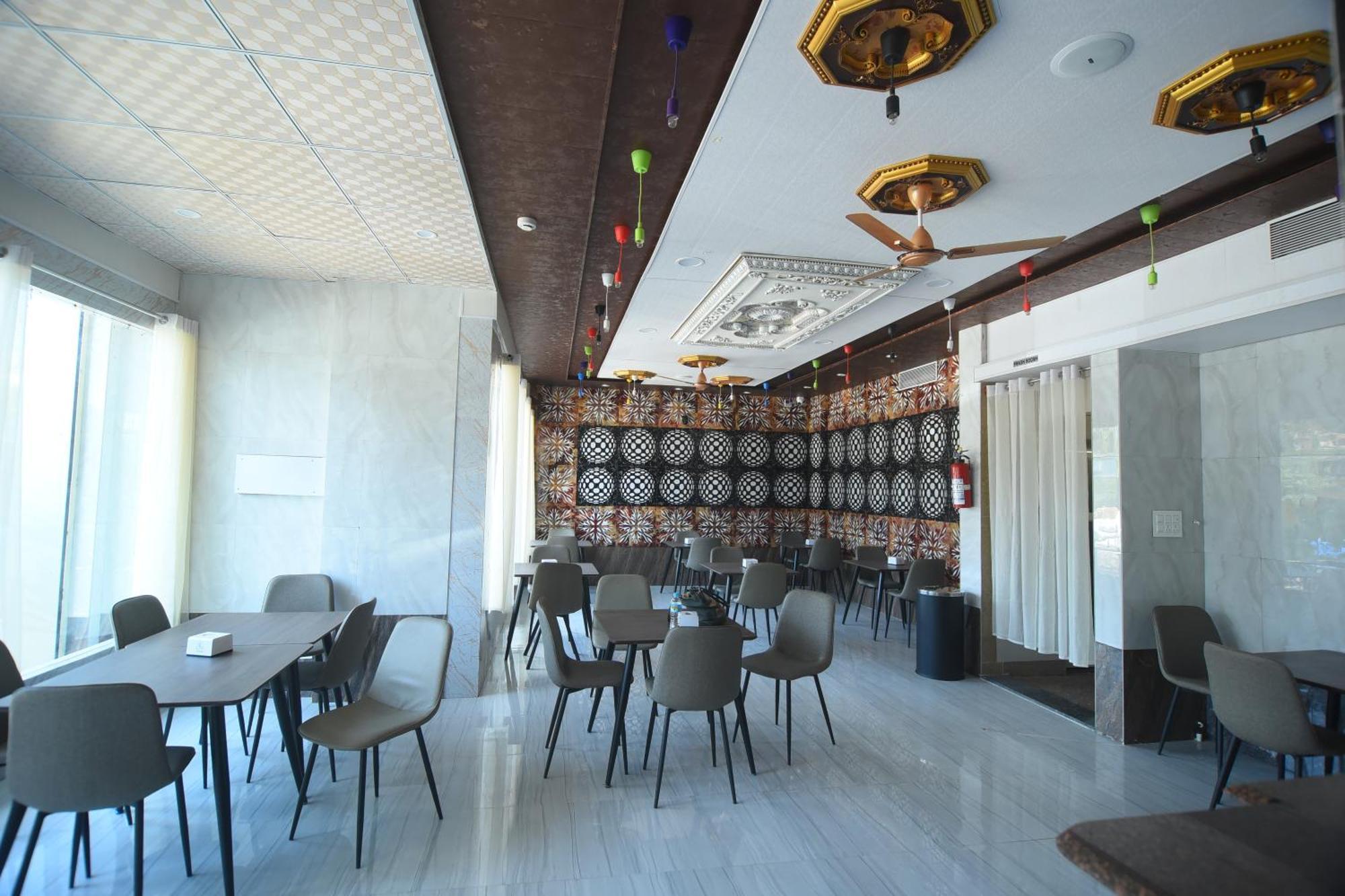 达文盖雷 R Empire Revtree酒店 外观 照片